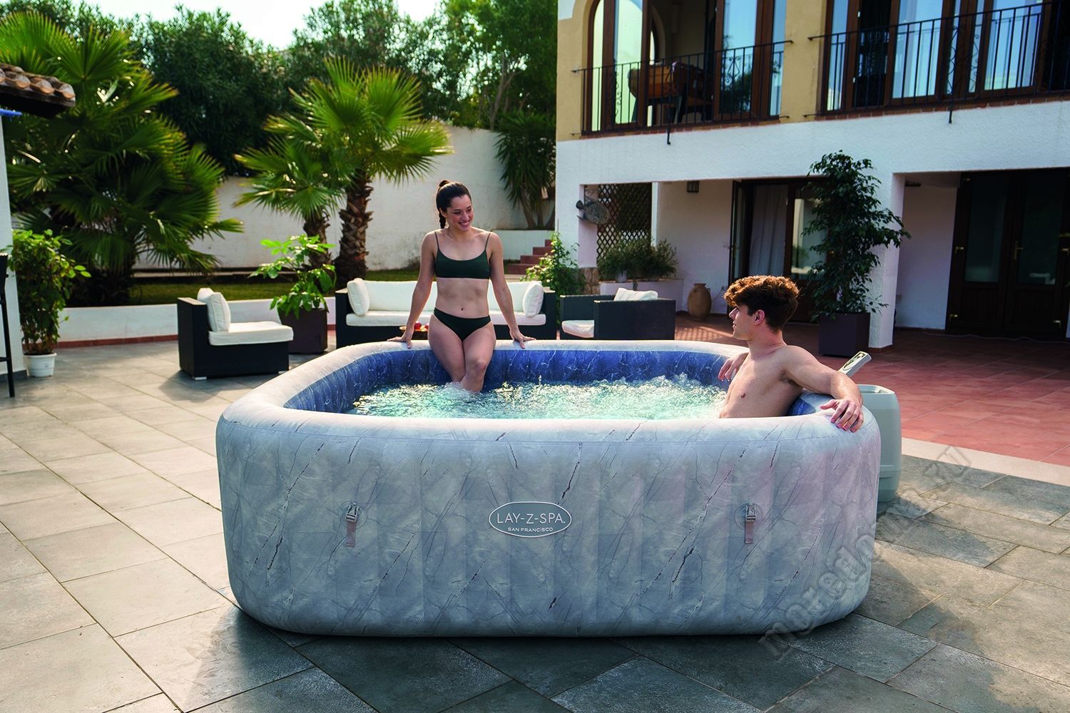 Надувная джакузи Bestway "Lay-Z-Spa San Francisco Smart HydroJet Pro 7" Ø 230 х 230 х 71 см; артикул 6001Q