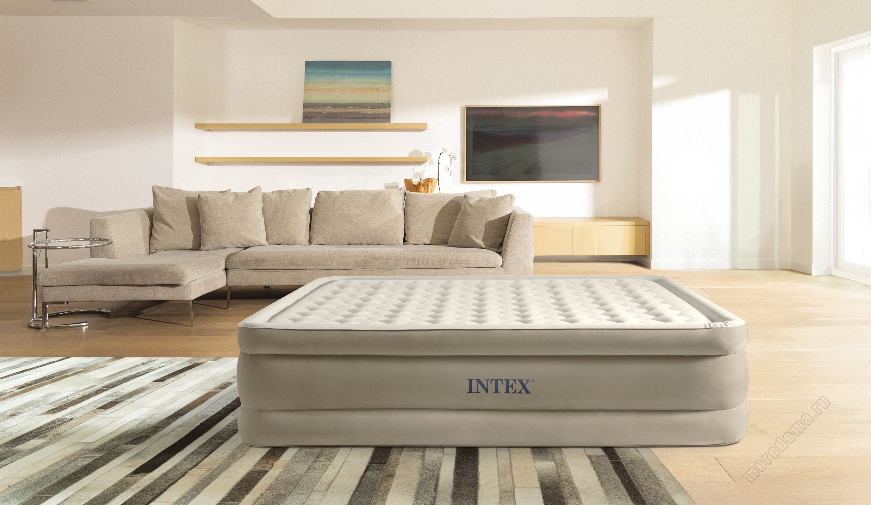 Матрас INTEX надувной Ultra Plush, встроенный электрический насос 220В ; артикул 64428